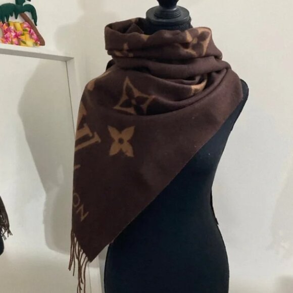 Louis Vuitton Dark Brown Monogram Scarf - Picture 4 of 4